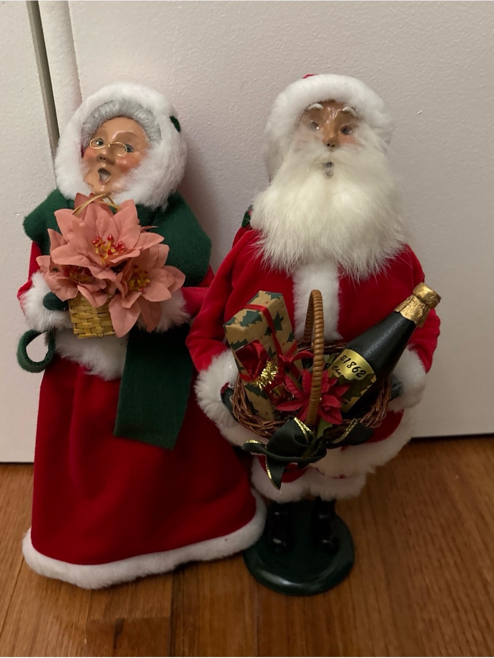 Byers Choice The Carolers Santa & Mrs Claus Christmas 12" Velvet 2006